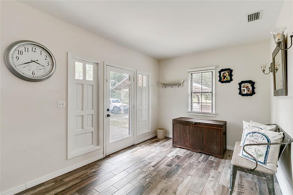 Recently Sold: $385,000 (3 beds, 1 baths, 1695 Square Feet)