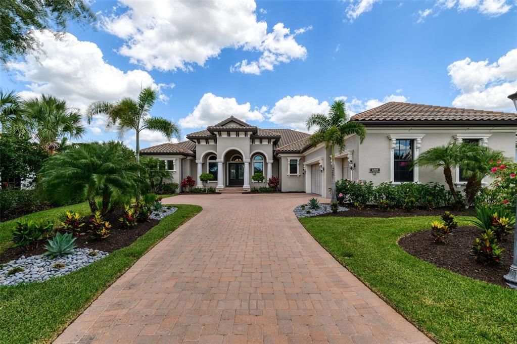 Recently Sold: $2,500,000 (3 beds, 3 baths, 4084 Square Feet)