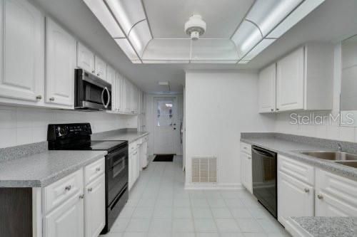 Vendido Recientemente: $220,000 (3 camas, 3 baños, 1737 Pies cuadrados)