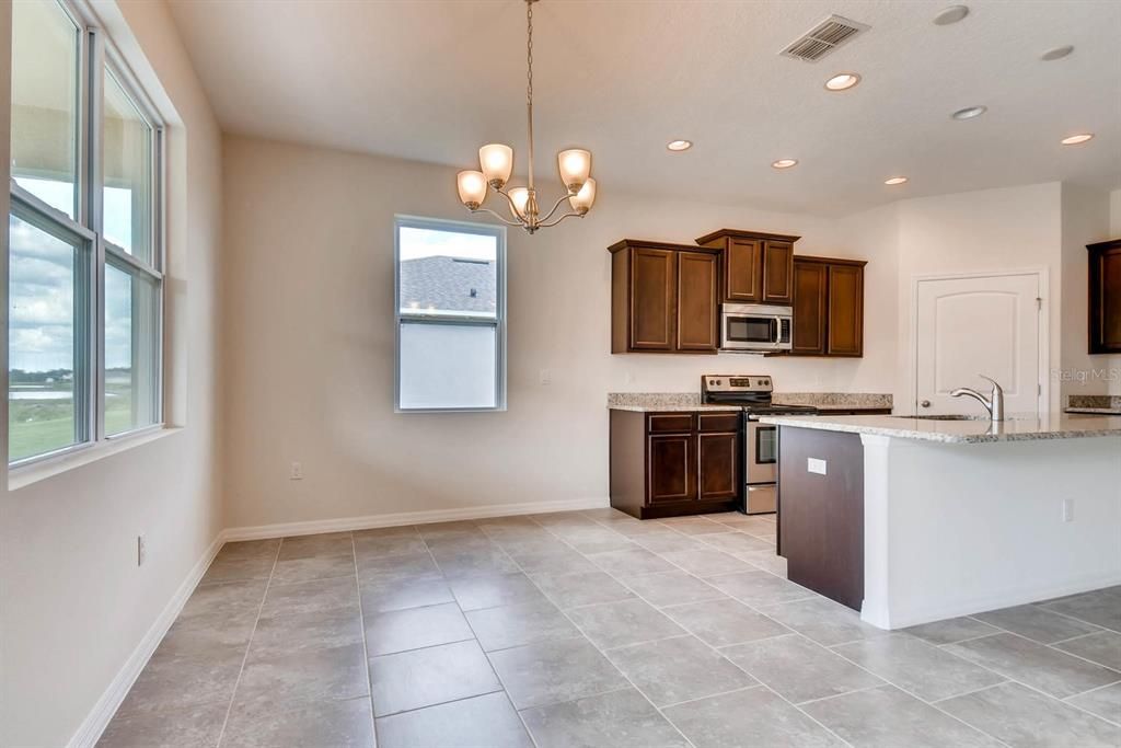 Recently Sold: $338,990 (2 beds, 2 baths, 1641 Square Feet)