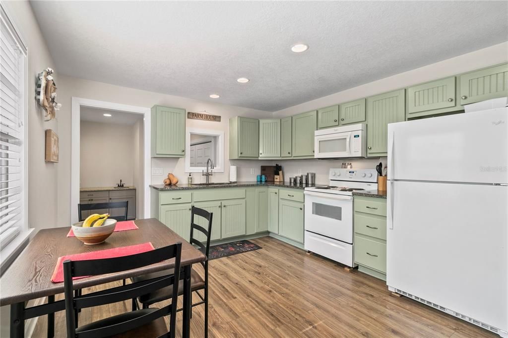 Recently Sold: $375,000 (2 beds, 1 baths, 1024 Square Feet)