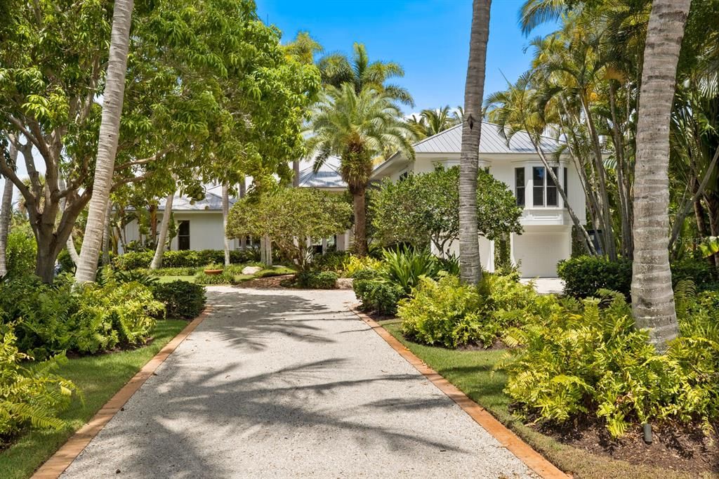 Recently Sold: $6,900,000 (4 beds, 4 baths, 5349 Square Feet)