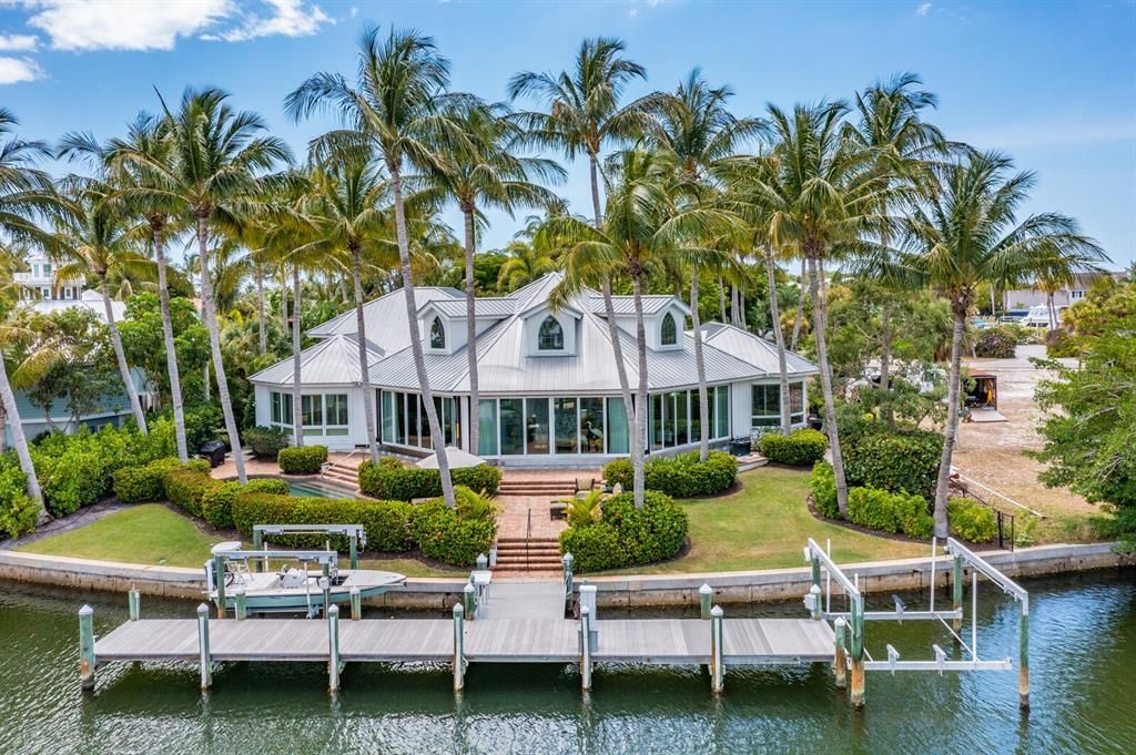 Recently Sold: $6,900,000 (4 beds, 4 baths, 5349 Square Feet)