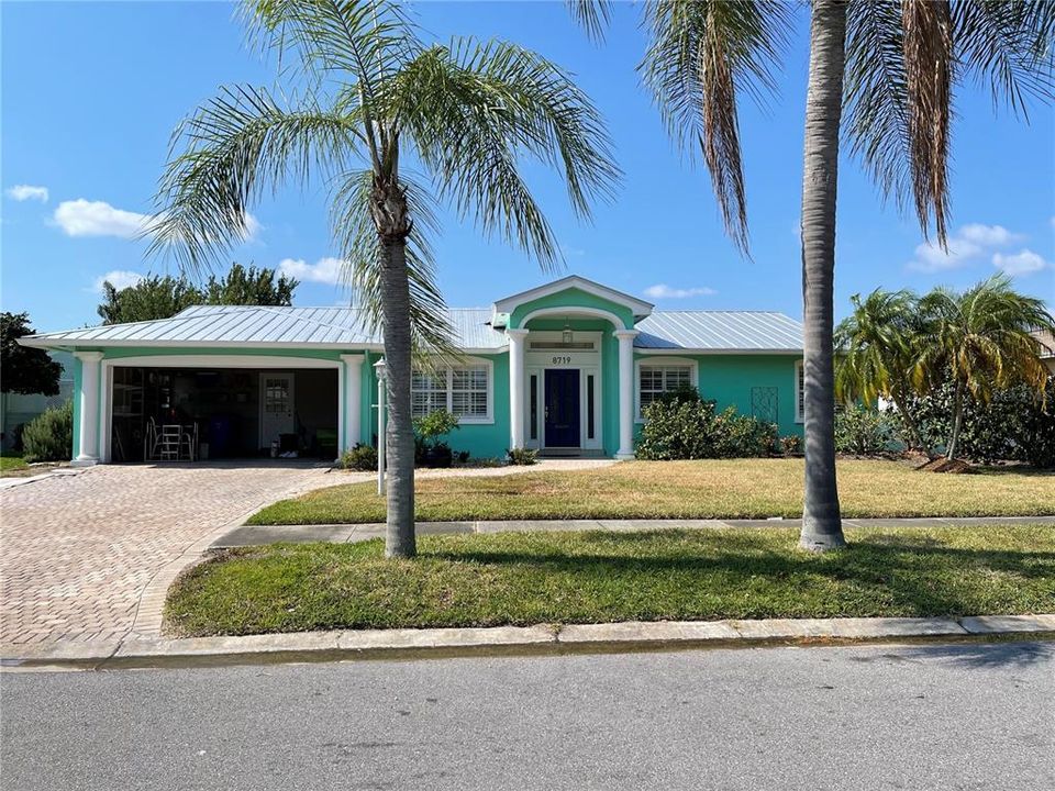 Recently Sold: $625,000 (3 beds, 2 baths, 2430 Square Feet)