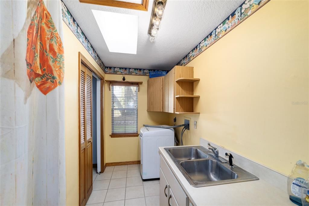 Vendido Recientemente: $429,900 (5 camas, 4 baños, 2744 Pies cuadrados)