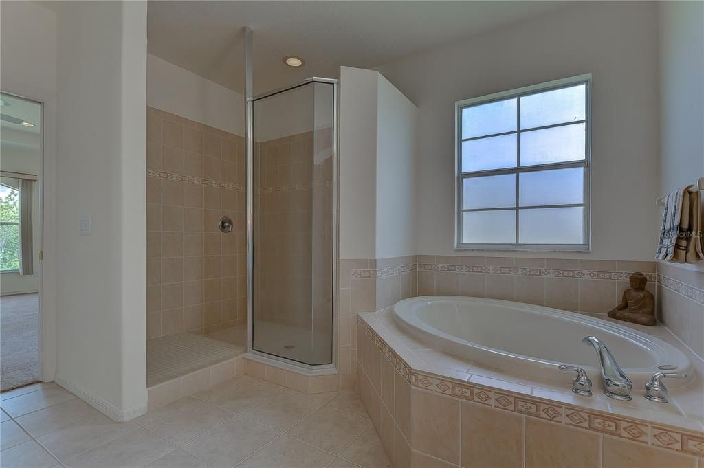 最近售出: $820,000 (5 贝兹, 3 浴室, 3708 平方英尺)