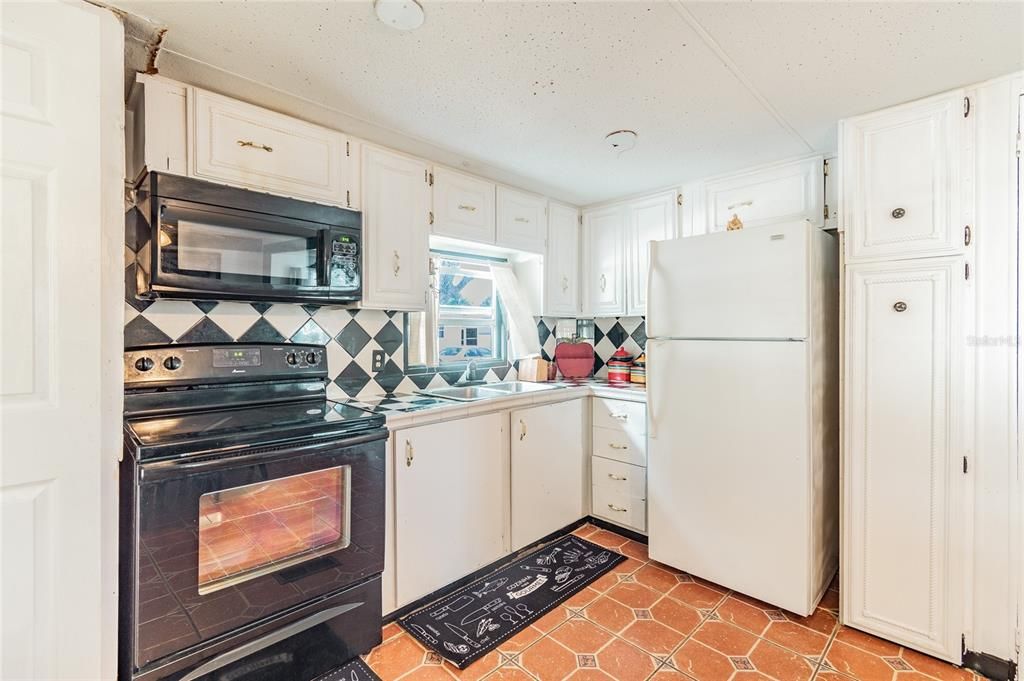 Recently Sold: $50,000 (2 beds, 1 baths, 684 Square Feet)