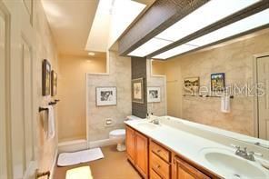 最近租的: $10,000 (4 贝兹, 3 浴室, 4190 平方英尺)