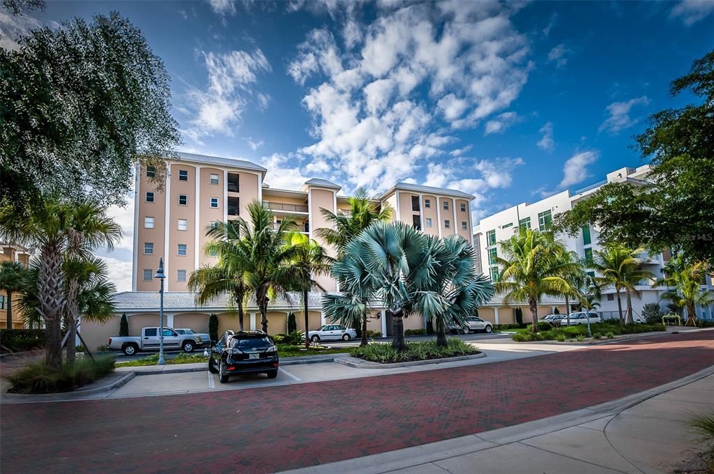 最近售出: $625,000 (2 贝兹, 2 浴室, 1396 平方英尺)