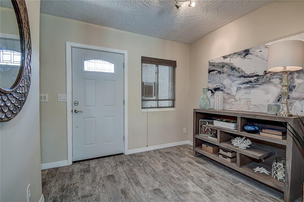Recently Sold: $467,800 (2 beds, 1 baths, 1126 Square Feet)