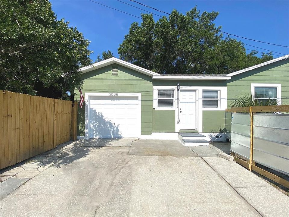 Recently Sold: $249,900 (2 beds, 1 baths, 948 Square Feet)