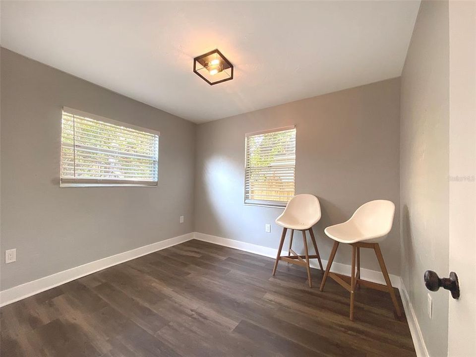 Recently Sold: $249,900 (2 beds, 1 baths, 948 Square Feet)
