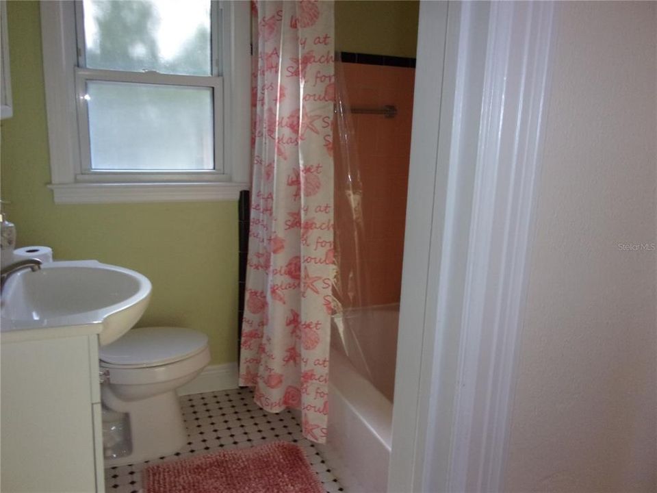 Недавно арендовано: $2,000 (2 спален, 1 ванн, 750 Квадратных фут)
