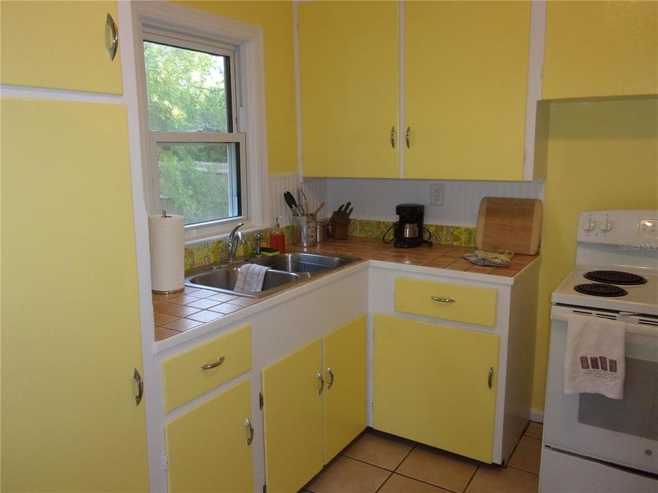 Recently Rented: $2,000 (2 beds, 1 baths, 750 Square Feet)