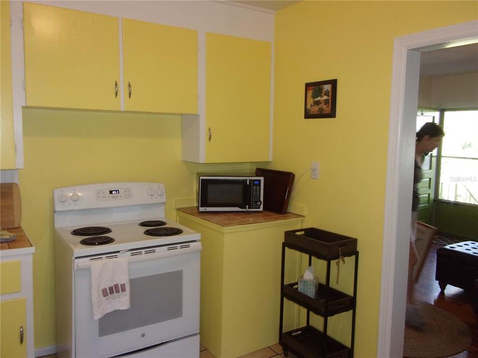 Recently Rented: $2,000 (2 beds, 1 baths, 750 Square Feet)