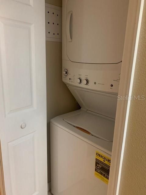 Washer/ dryer combo included