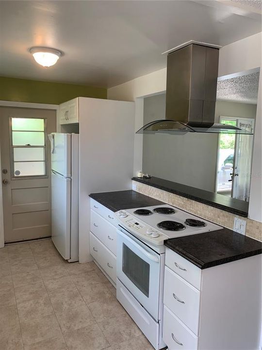 Recently Sold: $230,000 (3 beds, 1 baths, 1157 Square Feet)