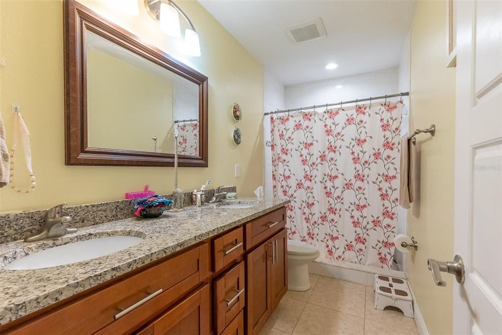 Recently Sold: $249,999 (1 beds, 1 baths, 900 Square Feet)