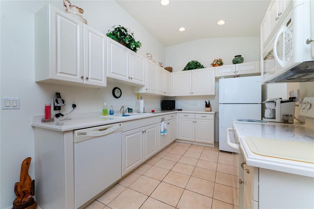 Recently Sold: $275,000 (2 beds, 2 baths, 1385 Square Feet)