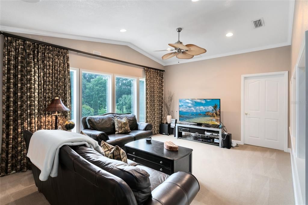 Recently Sold: $1,000,000 (5 beds, 4 baths, 4735 Square Feet)