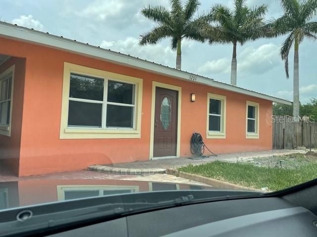 Recently Sold: $225,000 (3 beds, 1 baths, 962 Square Feet)