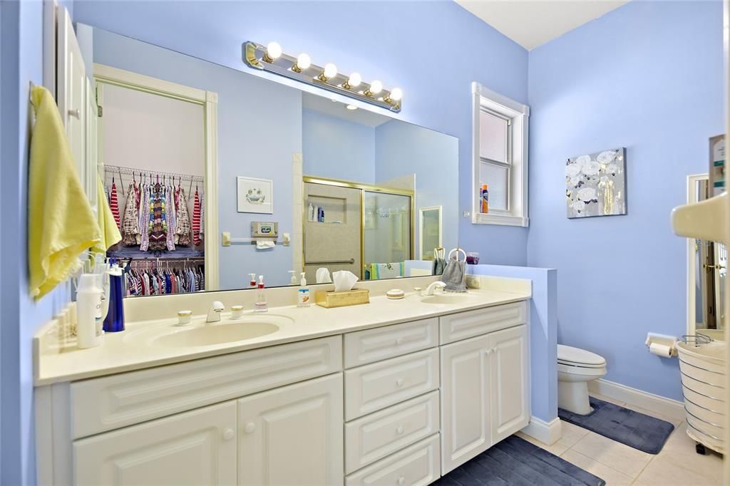 最近售出: $335,000 (2 贝兹, 2 浴室, 1606 平方英尺)