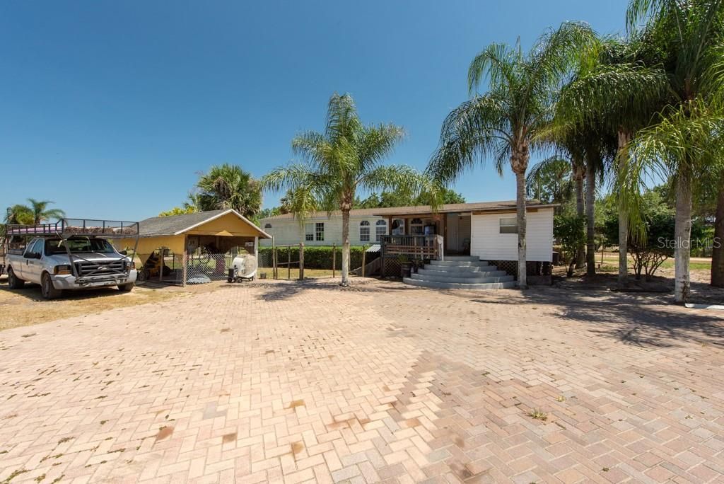 Recently Sold: $300,000 (3 beds, 3 baths, 1728 Square Feet)