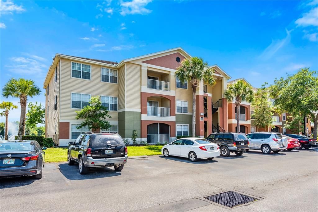 **MOVE-IN READY!** Beautifully UPDATED & MODERNIZED 2BD/2BA *TOP FLOOR* CONDO with gorgeous WOOD LAMINATE FLOORS, a SPLIT FLOOR PLAN and Zoned for TOP RATED Seminole County Schools!