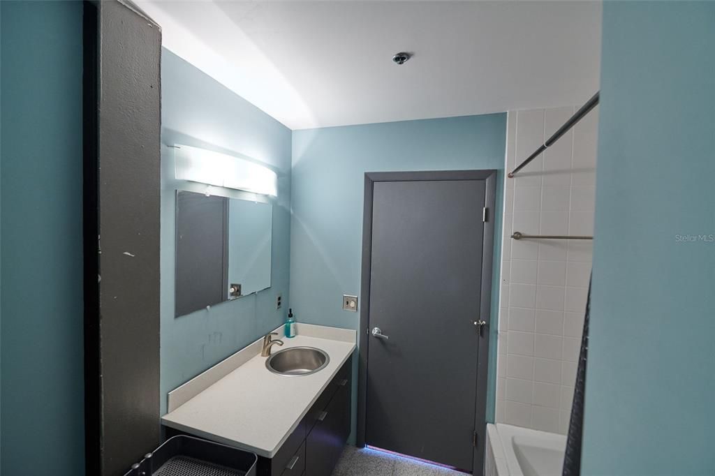 Recently Sold: $299,000 (2 beds, 1 baths, 1375 Square Feet)