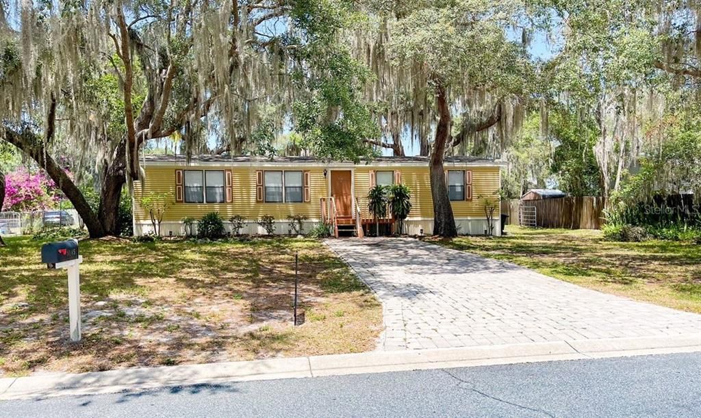 Recently Sold: $186,000 (3 beds, 2 baths, 1352 Square Feet)