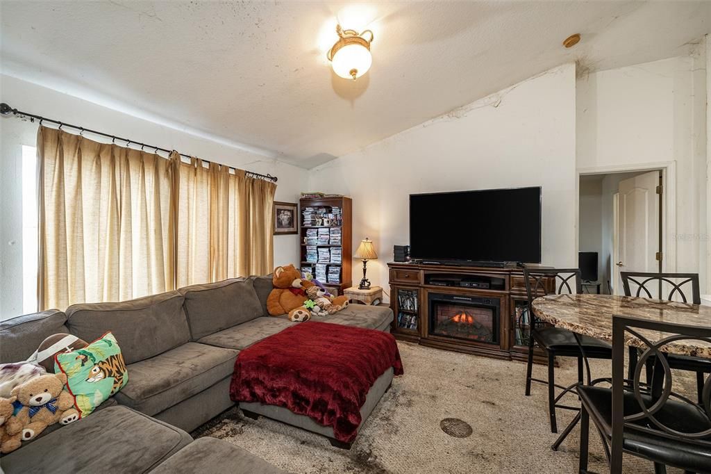 Recently Sold: $200,000 (3 beds, 2 baths, 1440 Square Feet)