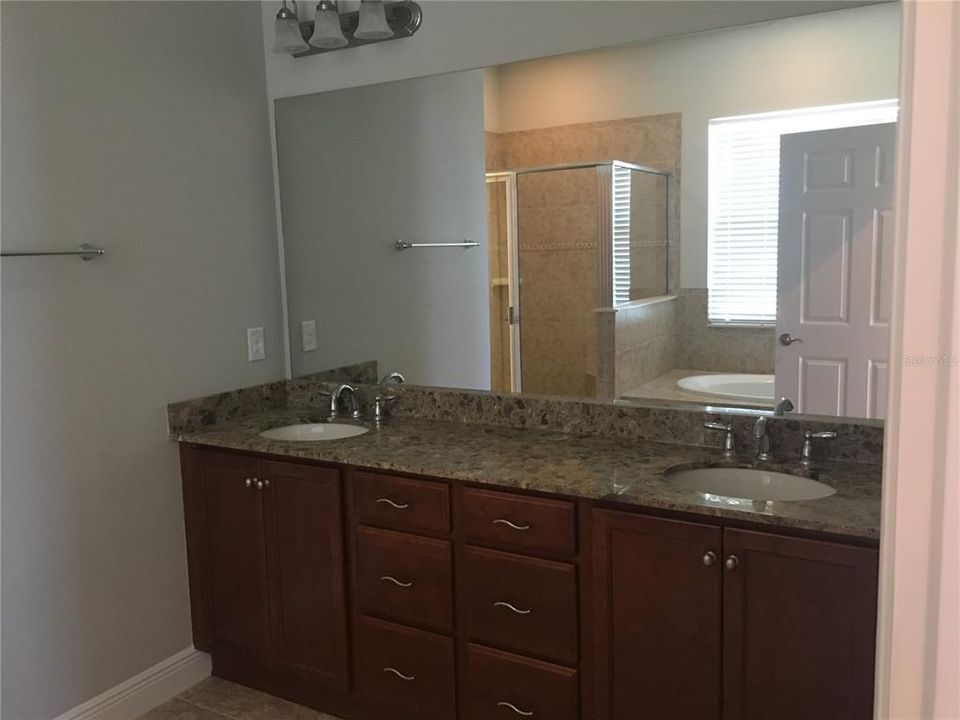 Recently Rented: $2,995 (3 beds, 2 baths, 2316 Square Feet)