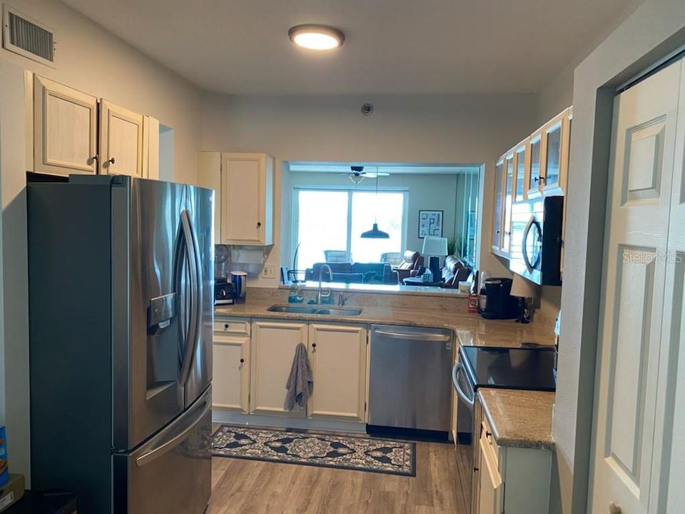 Recently Sold: $515,000 (2 beds, 2 baths, 1145 Square Feet)