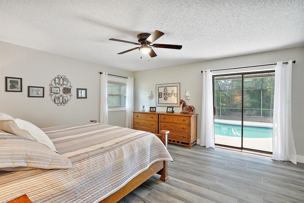 Spacious Master bedroom with sliding door to pool