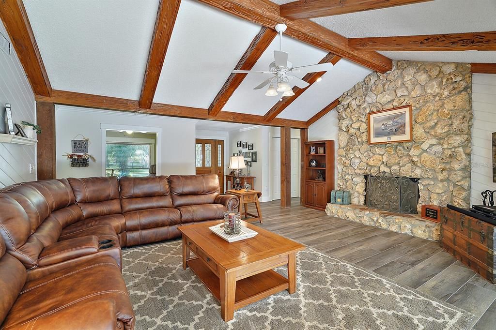 Wood beams vaulted ceiling