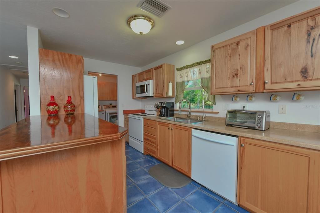 Recently Sold: $475,000 (3 beds, 2 baths, 1456 Square Feet)