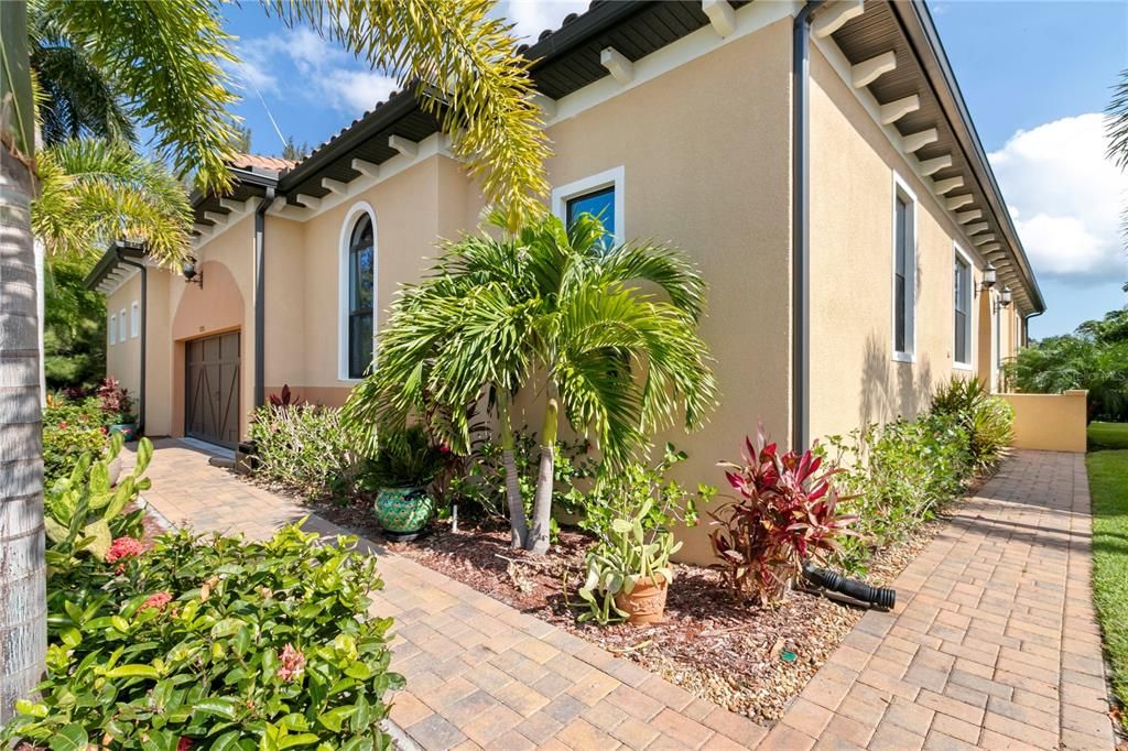 Recently Sold: $599,999 (3 beds, 2 baths, 2482 Square Feet)