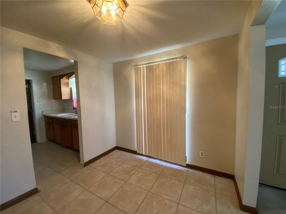 Recently Sold: $180,000 (3 beds, 1 baths, 1111 Square Feet)