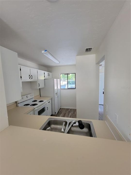 Recently Rented: $995 (2 beds, 1 baths, 1178 Square Feet)