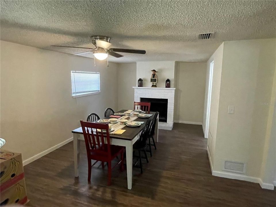 Recently Sold: $210,000 (3 beds, 2 baths, 1559 Square Feet)