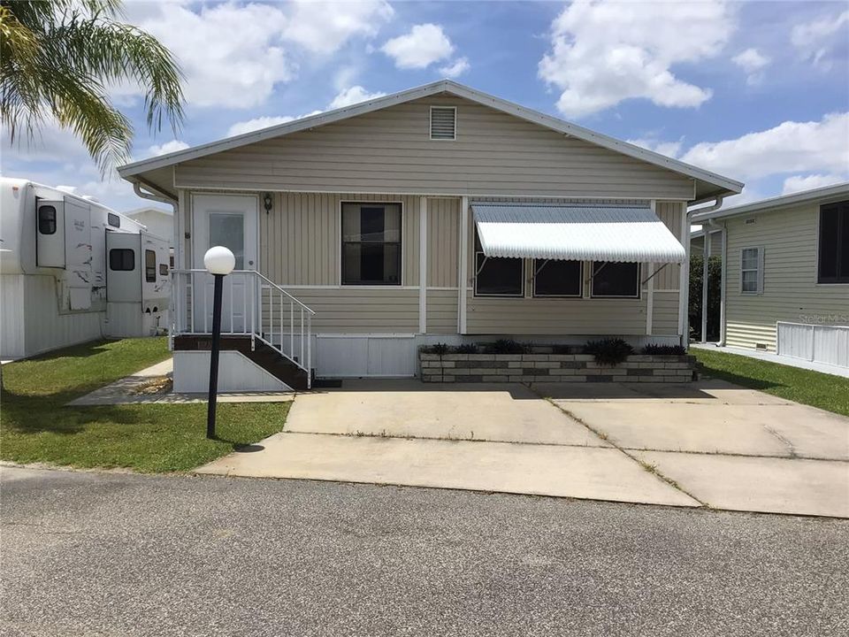 Recently Sold: $69,900 (1 beds, 1 baths, 916 Square Feet)