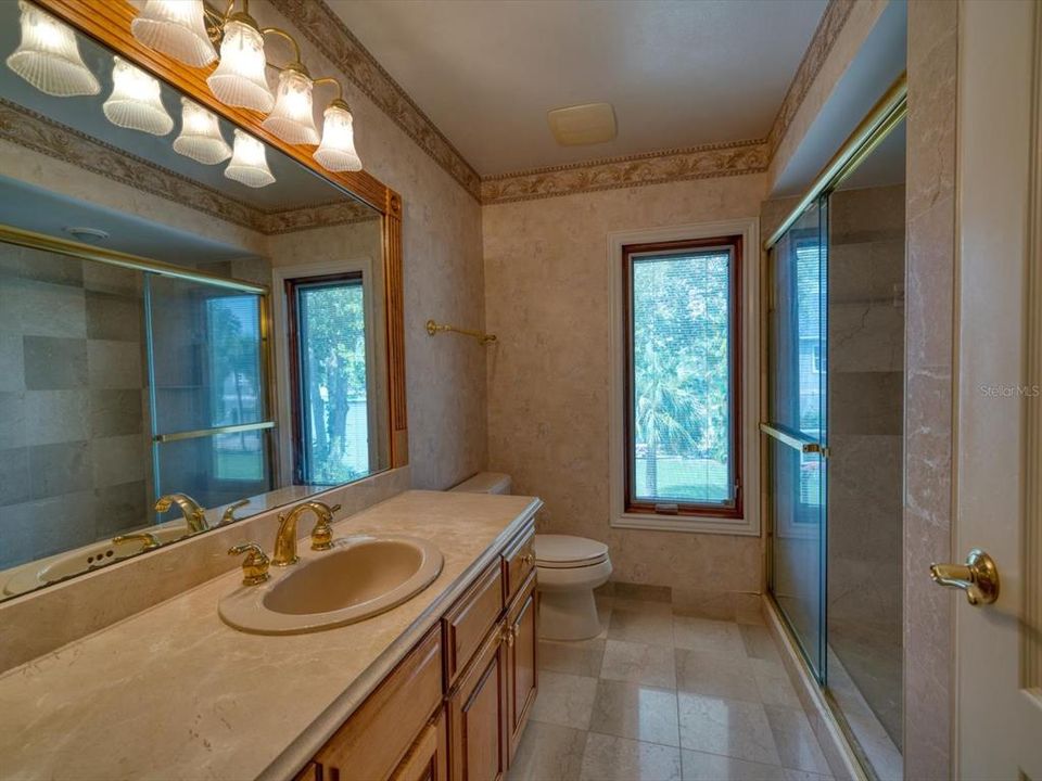 最近售出: $2,745,000 (4 贝兹, 3 浴室, 5100 平方英尺)