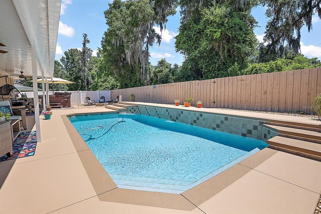 Recently Sold: $400,000 (3 beds, 2 baths, 1959 Square Feet)