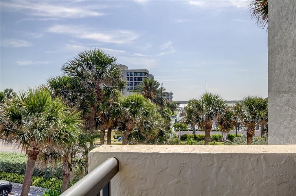 Recently Sold: $635,000 (2 beds, 2 baths, 1110 Square Feet)