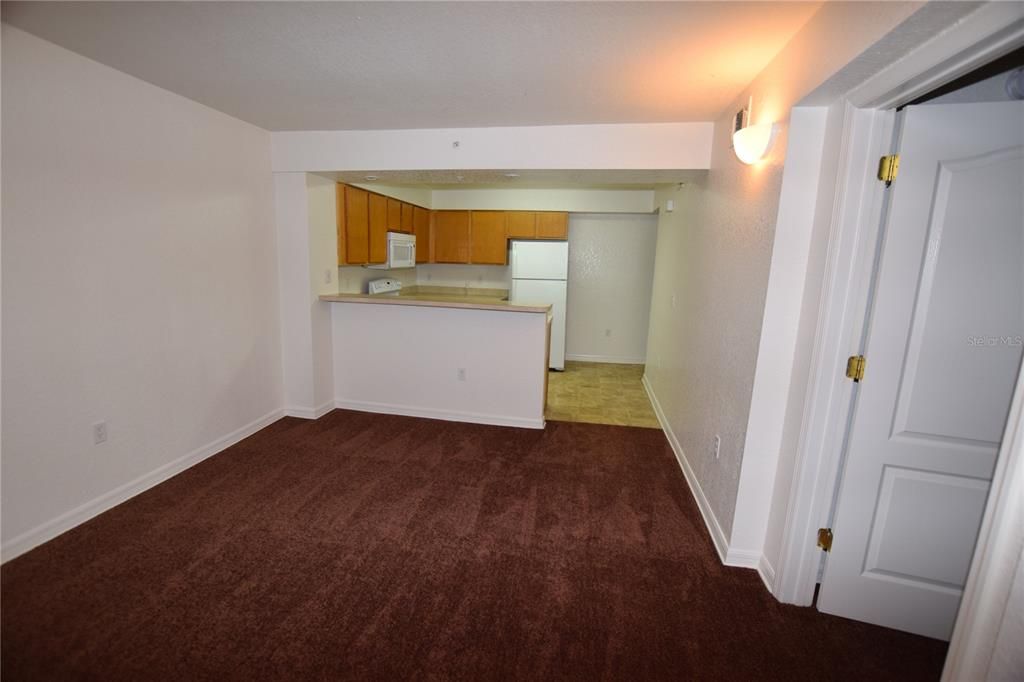 Recently Rented: $995 (2 beds, 2 baths, 863 Square Feet)