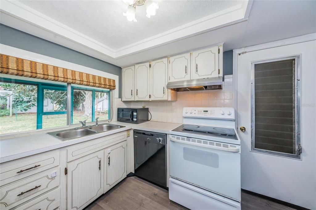 Recently Sold: $219,999 (2 beds, 1 baths, 1068 Square Feet)