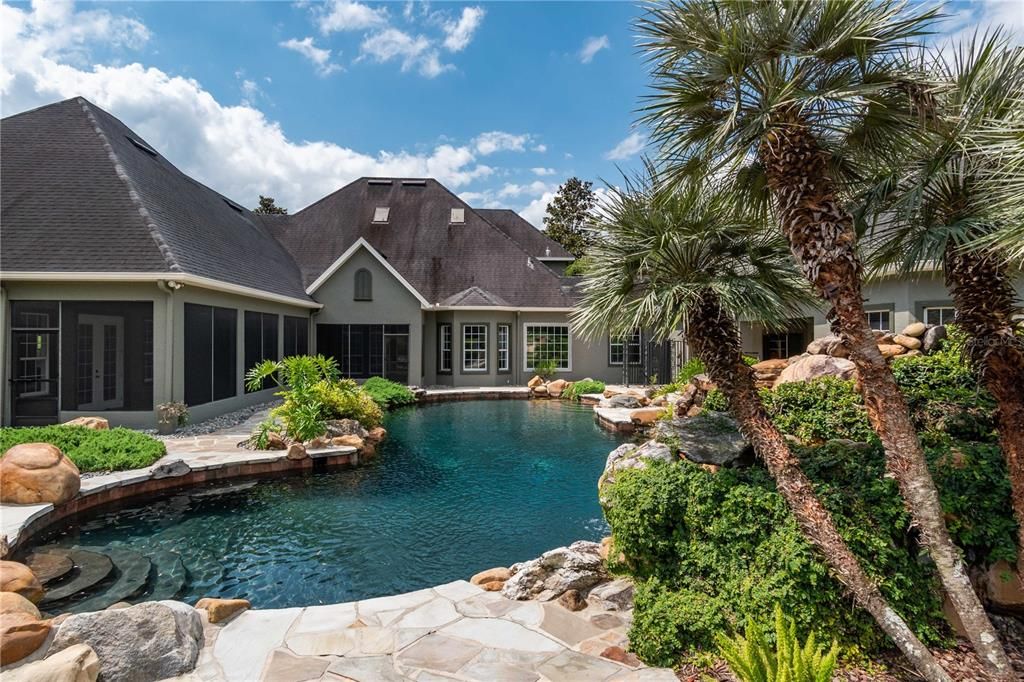 Recently Sold: $1,895,000 (6 beds, 7 baths, 6590 Square Feet)