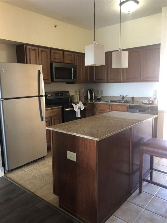Recently Sold: $194,000 (2 beds, 2 baths, 957 Square Feet)
