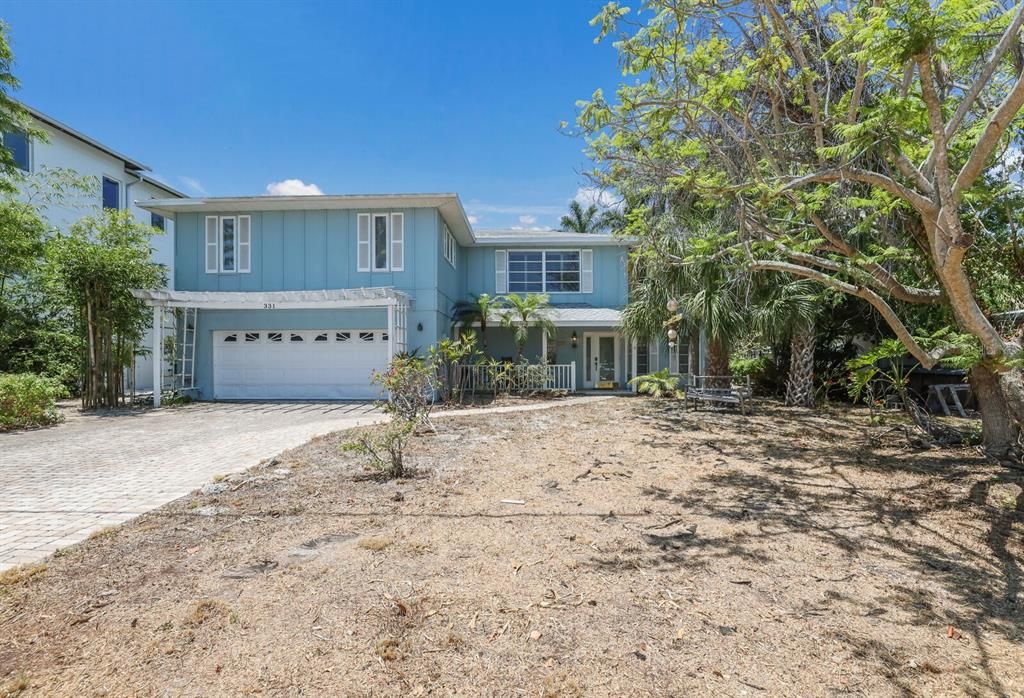 Recently Sold: $1,590,000 (3 beds, 1 baths, 2868 Square Feet)