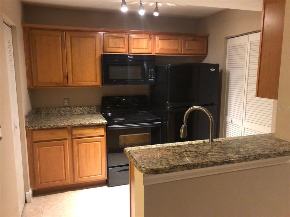 Recently Rented: $1,000 (1 beds, 1 baths, 627 Square Feet)